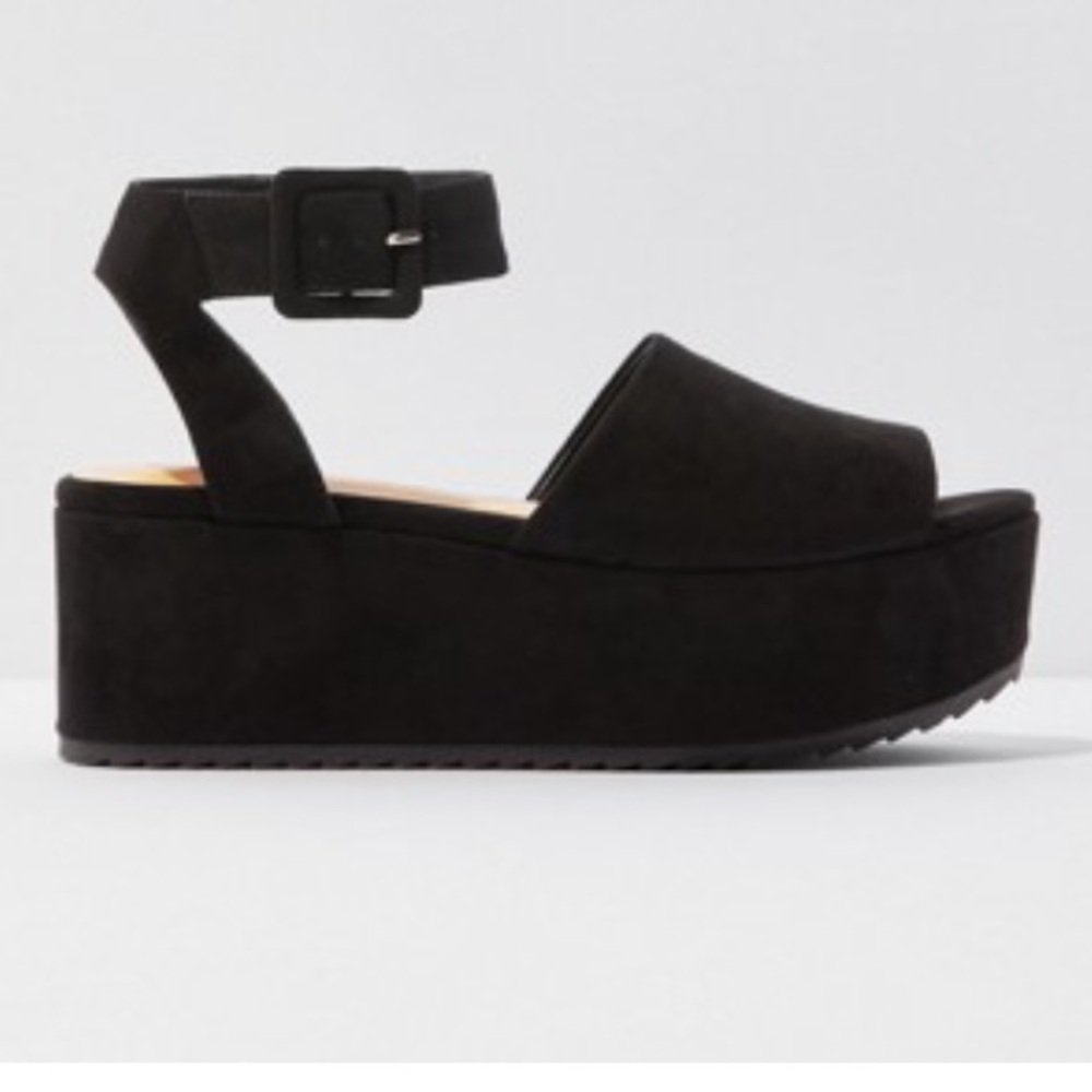 American Eagle black flatform sandals
